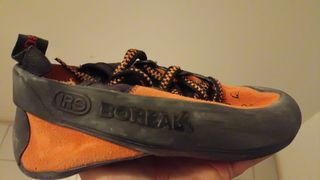 Zapatillas y arnés de escalada