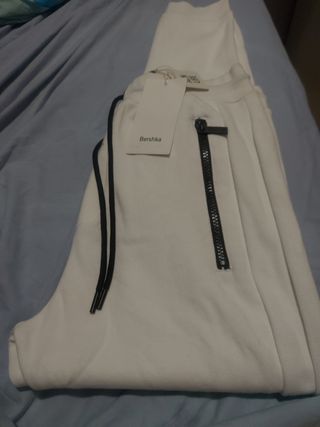 Pantalón de chándal Bershka blanco