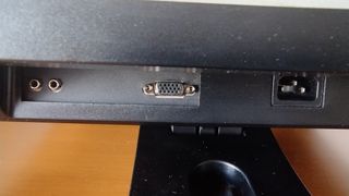 Monitor OKI 17" TFT-LCD modelo HL711A