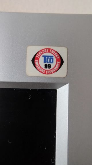 Monitor OKI 17" TFT-LCD modelo HL711A