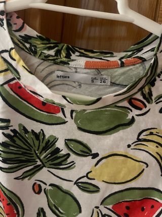 camiseta de Lefties con estampado de frutas