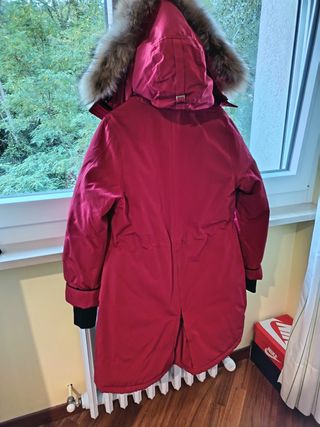 Giaccone piumino rosso con cappuccio