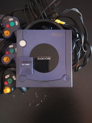 Nintendo GameCube Morado + 3 Mandos + Tarjeta