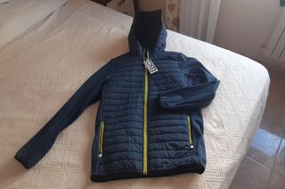 Chaqueta Jack & Jones azul y amarilla