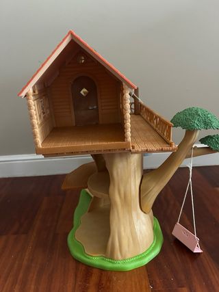 Casita del árbol Sylvanian Families + familia