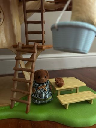 Casita del árbol Sylvanian Families + familia