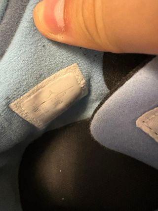 Air Jordan Retro 4 University Blue 2021 Primera ed