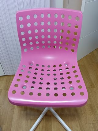 SILLA ESCRITORIO CON RUEDAS
Nueva !!