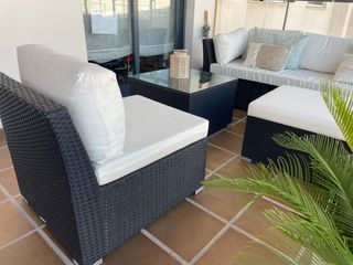 Set di mobili da giardino in bianco e nero