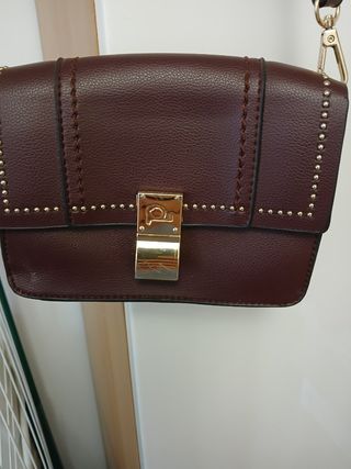 Bolso pequeño color granate oscuro