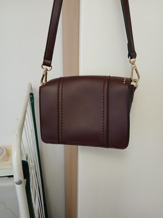 Bolso pequeño color granate oscuro