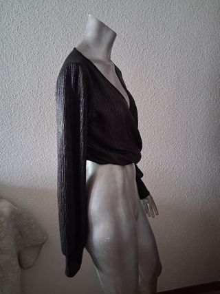 Blusa cruzada brillante mangas abullonadas