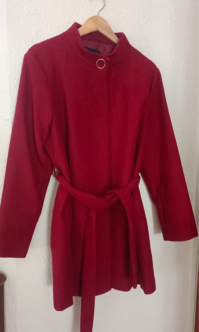 Abrigo Cortefiel Woman granate.