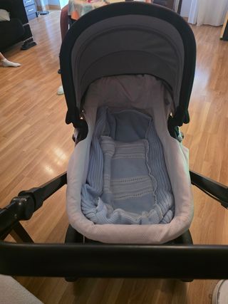 Carro Jane con patín incluido y saco para bebe.