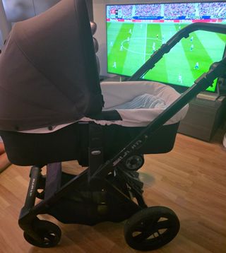 Carro Jane con patín incluido y saco para bebe.