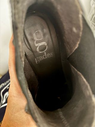 Botines negros con tachuelas