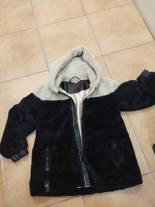 Bonito abrigo de niña. Talla 10 años. Baboli. 