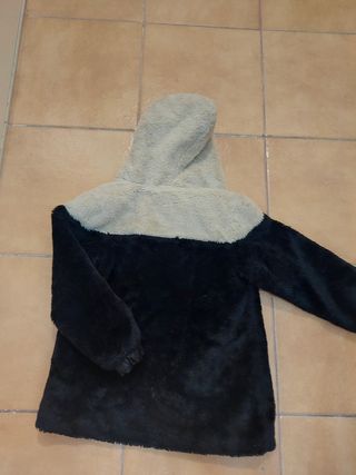 Bonito abrigo de niña. Talla 10 años. Baboli. 
