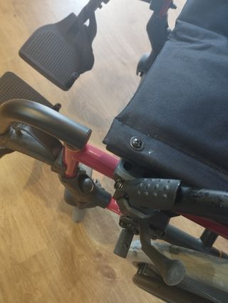 Silla de ruedas y cojín antiescaras