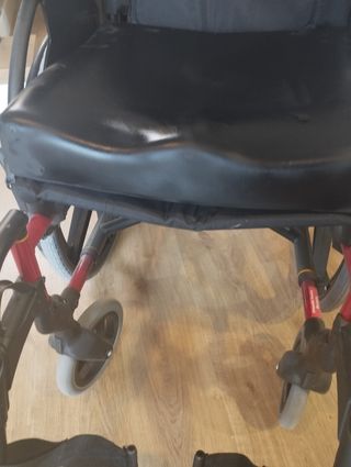 Silla de ruedas y cojín antiescaras