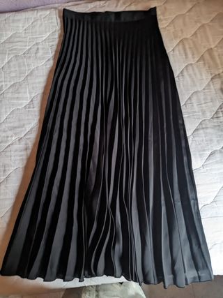 Falda Larga Negra Tablas. Talla XS. Zara