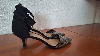Zapatos de tacón Zara negros y plateados