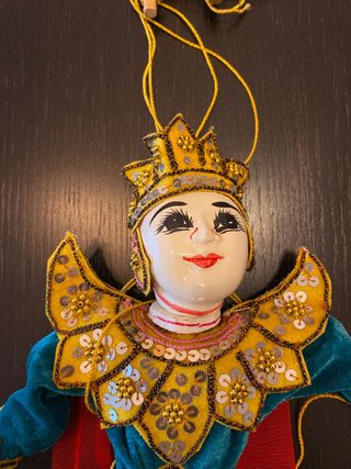 Muñeca tradicional indonesia (estilo marioneta)