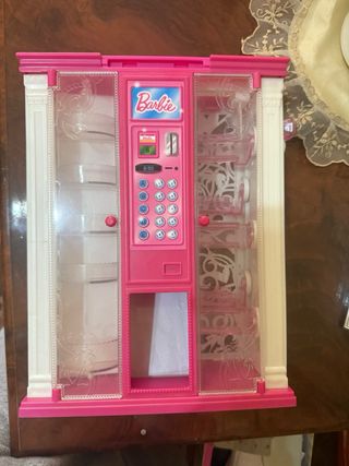 Armadio Barbie rosa con accessori