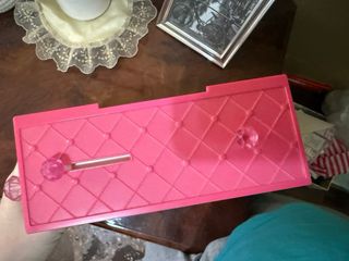 Armadio Barbie rosa con accessori