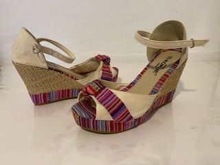 Sandalias KOKUE cuña multicolor beige