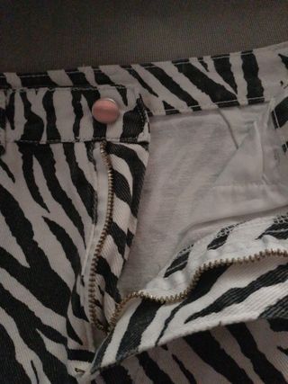 Minifalda vaquera estampado cebra