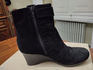 Stivaletto scamosciato nero