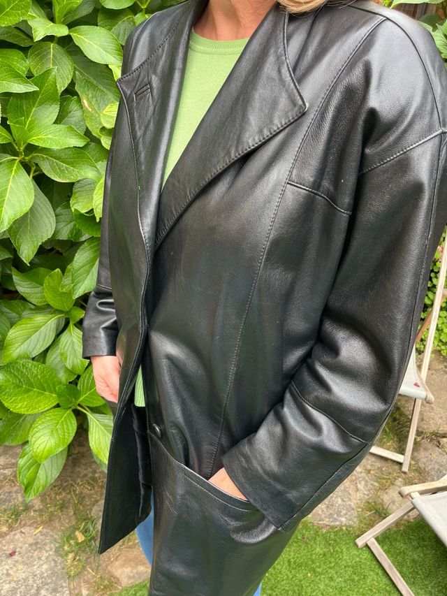 Chaqueta cuero vintage negra con hombreras