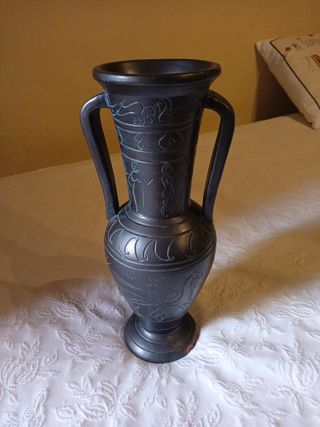 Jarrón egipcio de barro antiguo