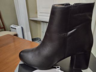 Stivaletto in pelle nero