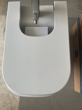 Bidé ROCA blanco porcelana mas grifo  roca