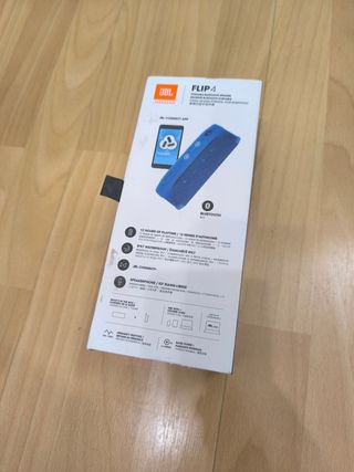 Caja del altavoz JBL Flip 4.