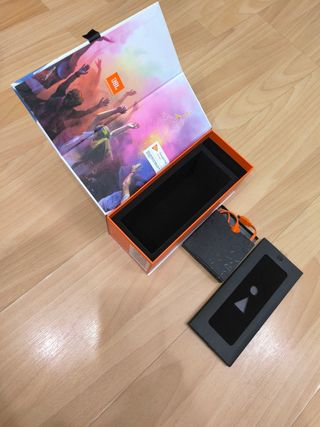 Caja del altavoz JBL Flip 4.