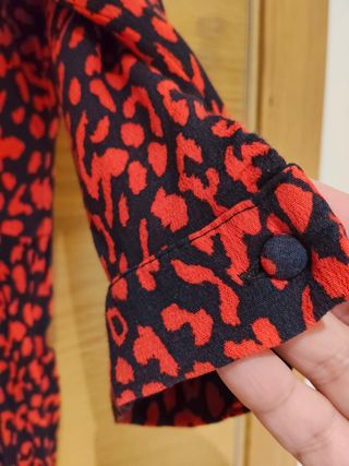 Vestido estampado leopardo rojo y negro