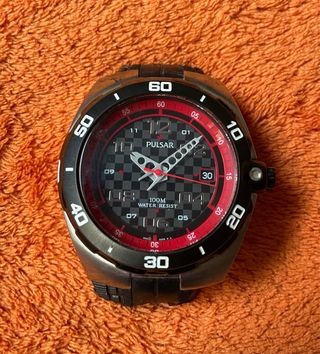 Reloj Pulsar Negro y Rojo