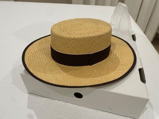 Sombrero Panamá Camel de Roberto Garrudo.