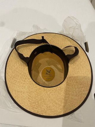 Sombrero Panamá Camel de Roberto Garrudo.