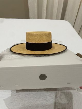 Sombrero Panamá Camel de Roberto Garrudo.