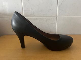 Tacones negros clasicos 