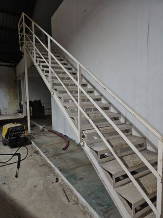 Escalera de hierro industrial