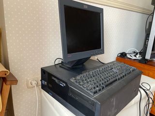 Ordenador, pantalla y Teclado IBM Negro