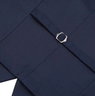 Traje de caballero azul con chaleco