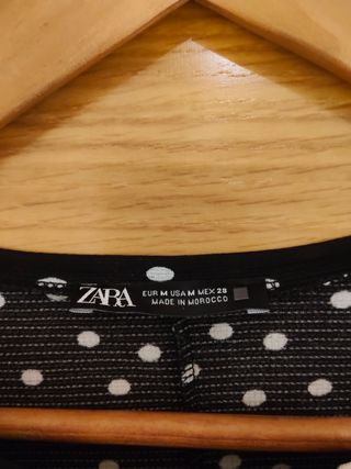 Vestido negro con lunares blancos