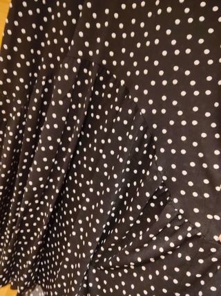 Vestido negro con lunares blancos