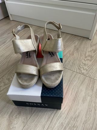 Sandalias cuña doradas Sonnax Talla 37